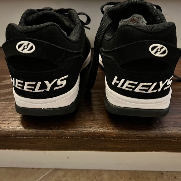 Heelys Voyager | Black | Size Youth 6 - Picture 4 of 4